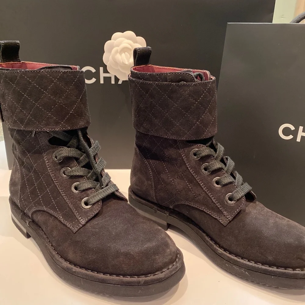 Chanel Paris 14B Blk suede moto quilt combat ankle boots black high top laces - Picture 10 of 12
